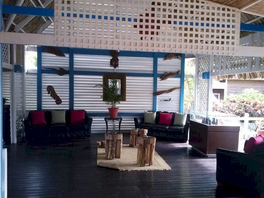 Las Palmas Beach Hotel Dixon Cove Dış mekan fotoğraf