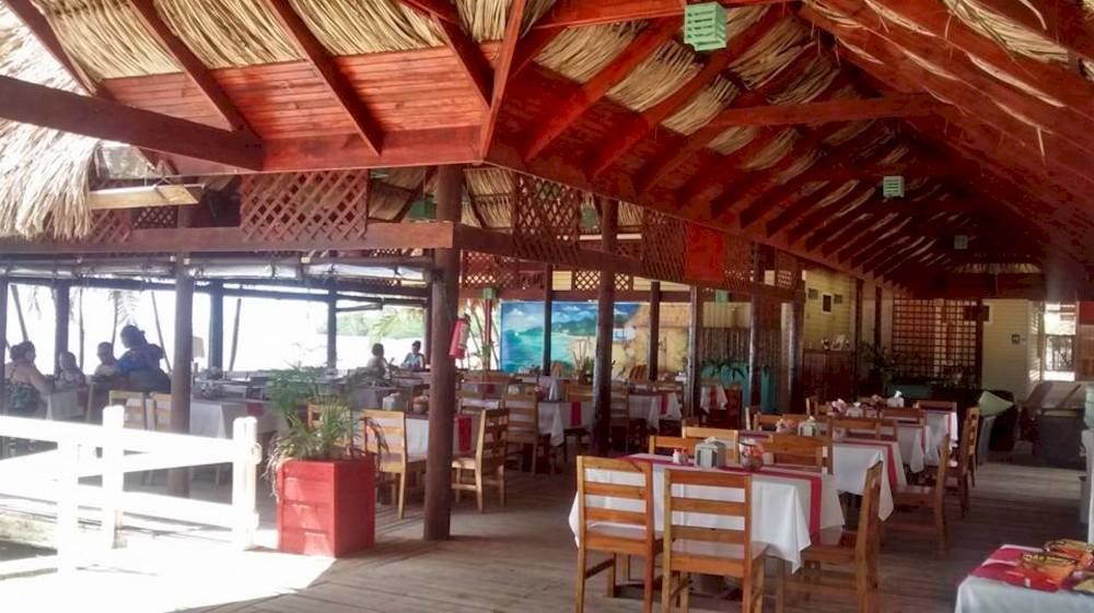 Las Palmas Beach Hotel Dixon Cove Dış mekan fotoğraf