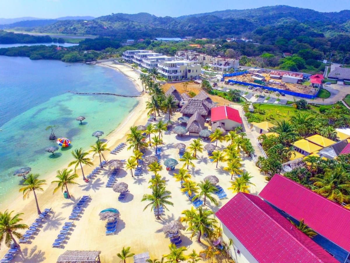 Las Palmas Beach Hotel Dixon Cove Dış mekan fotoğraf