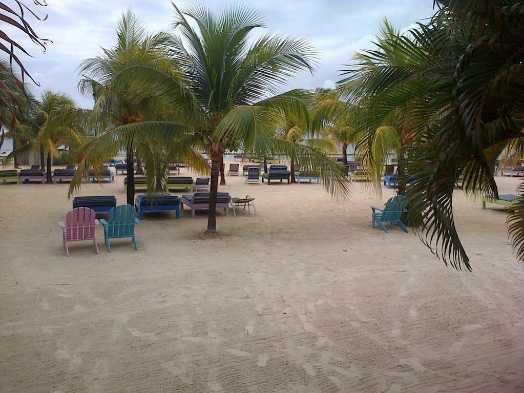 Las Palmas Beach Hotel Dixon Cove Dış mekan fotoğraf