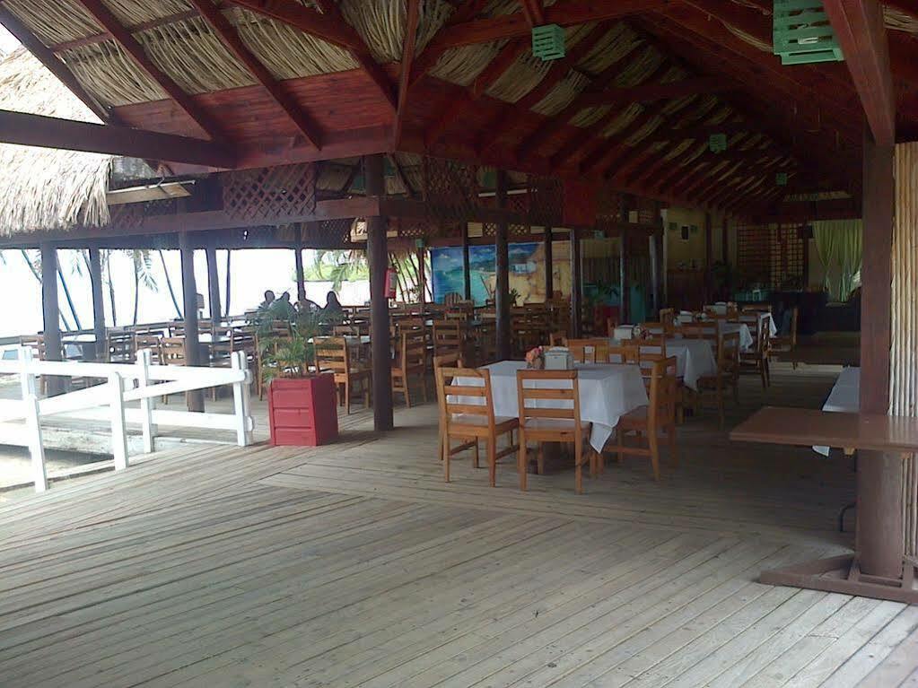 Las Palmas Beach Hotel Dixon Cove Dış mekan fotoğraf